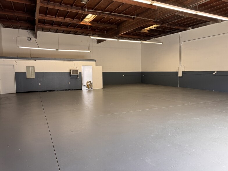 More Photos Of 1022 W Gladstone St, Azusa Warehouse For Lease