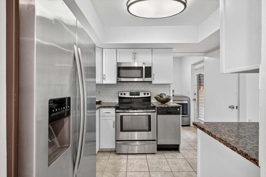 More Photos Of 1884 Southpointe Dr, Sarasota Apartments For Sale