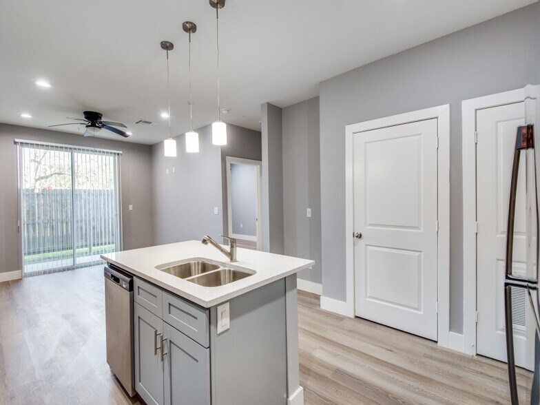 More Photos Of 1100 Us-90 Hwy W, Sealy Apartments For Sale