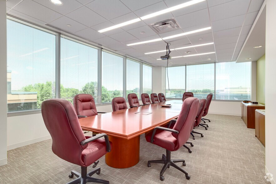 More Photos Of 15000 Conference Center Dr, Chantilly Office For Lease