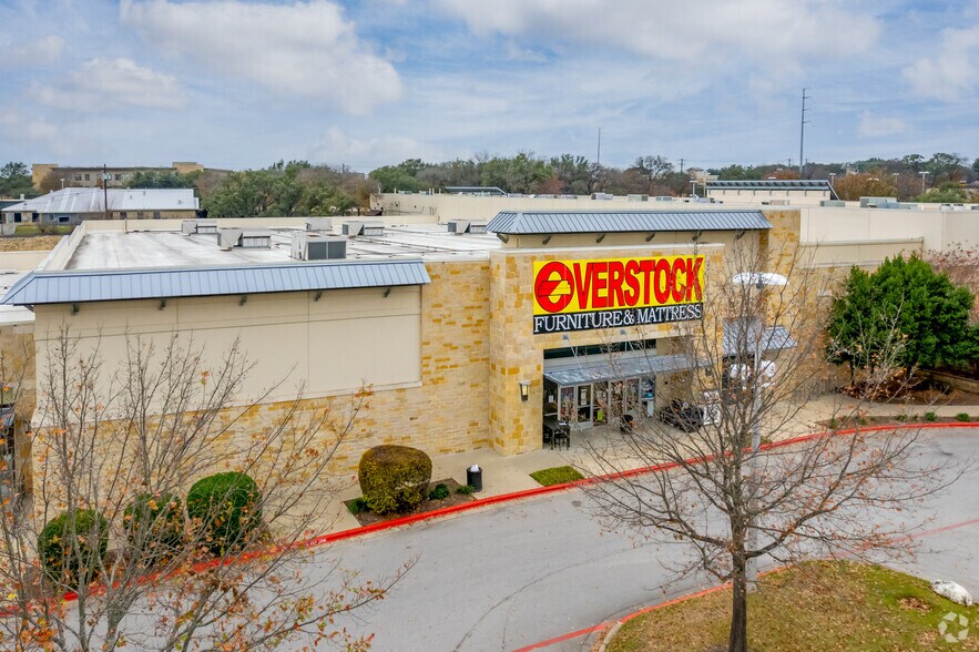 More Photos Of 900 Interstate 35, Austin Unknown For Lease