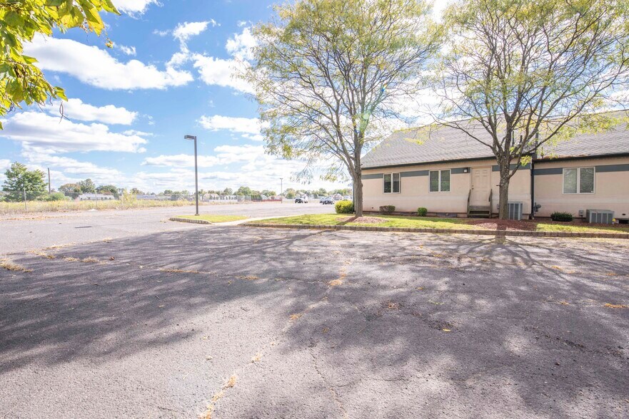 More Photos Of 17-19 S Main St, Manville Loft Creative Space For Lease