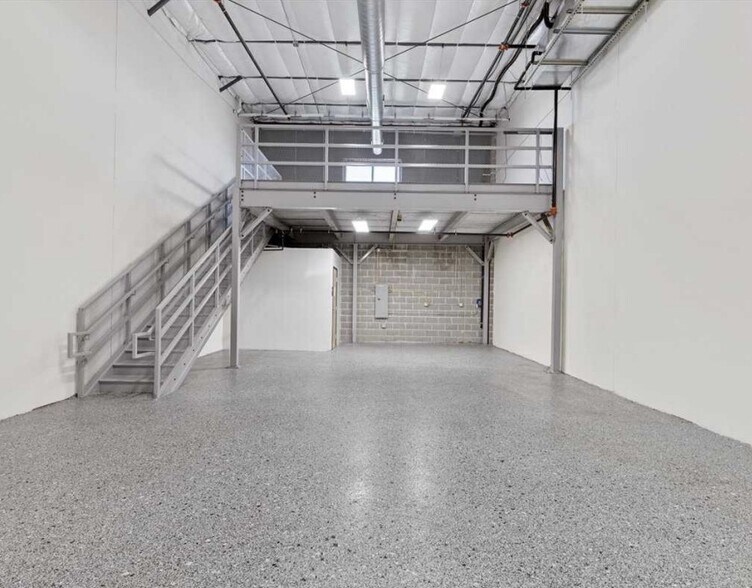 More Photos Of 2100 Double Creek Dr, Round Rock Warehouse For Lease