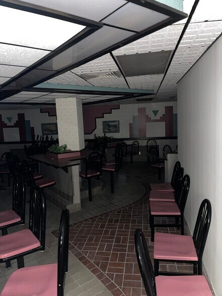 More Photos Of 441 N Lake St, Madison Storefront Retail Office For Sale
