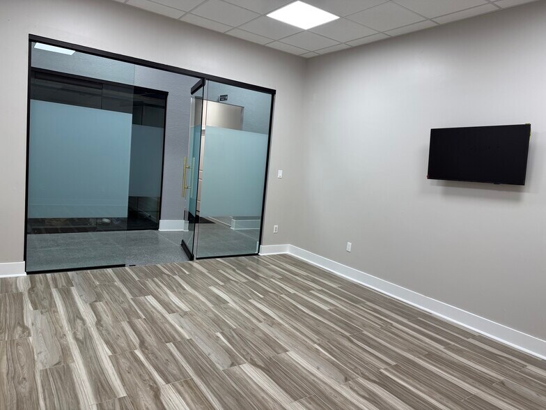 More Photos Of 1004 Fifth Ave, Coraopolis Storefront For Lease