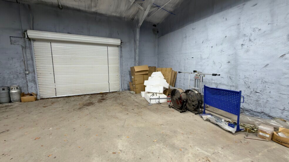 More Photos Of 2800 Delano St, Pensacola Warehouse For Lease