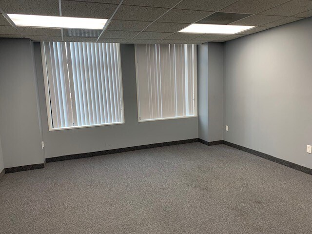 More Photos Of 505-511 5th St, Sioux City Office For Sale