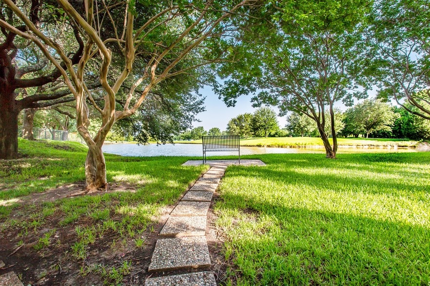 More Photos Of 17400 N Dallas Pky, Dallas Office For Lease