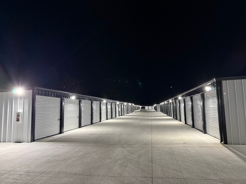 More Photos Of 1308 Adair Ct SW, Cedar Rapids Self Storage For Sale