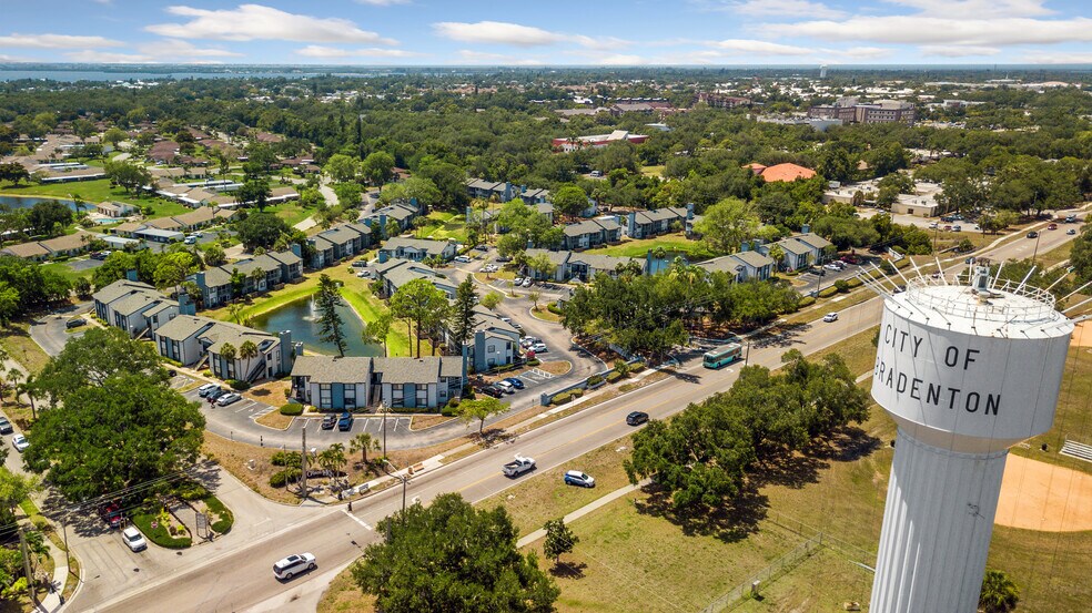 More Photos Of 5933 28th Ave W, Bradenton Apartments For Sale