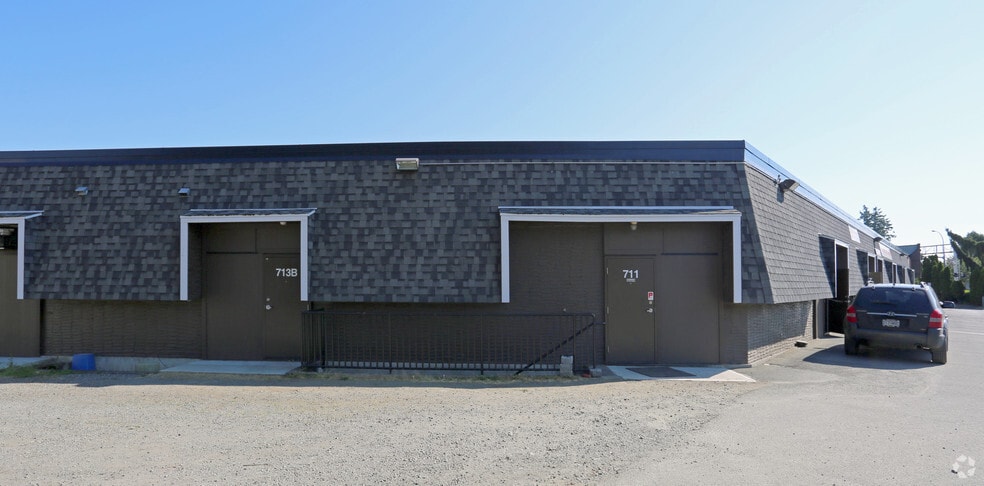 More Photos Of 705 Goldstream Ave, Langford Storefront For Lease