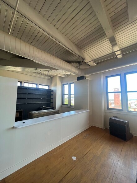 More Photos Of 1000 Broadway Blvd, Kansas City Loft Creative Space For Lease