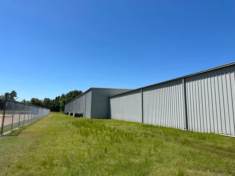 More Photos Of 135 Industrial Dr N, Madison Warehouse For Sale