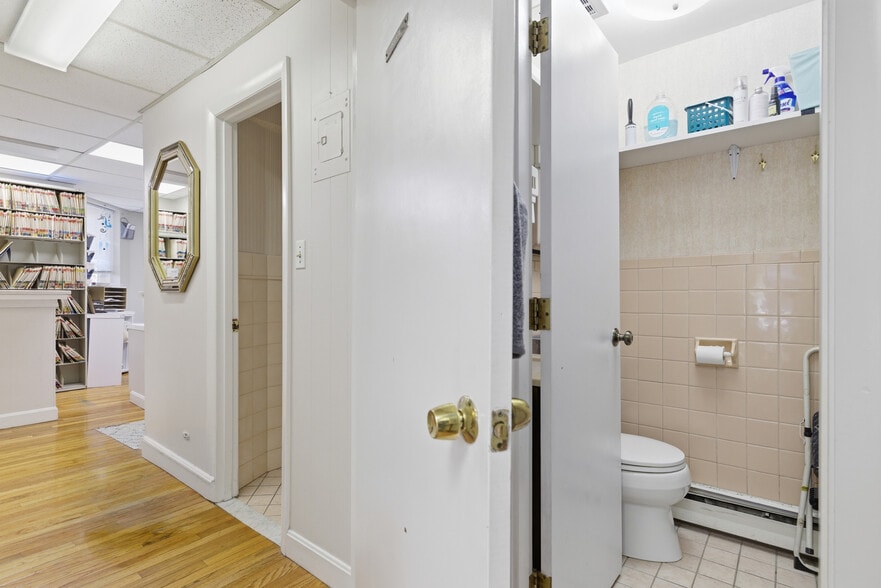 More Photos Of 1051 Beacon St, Brookline Medical For Sale