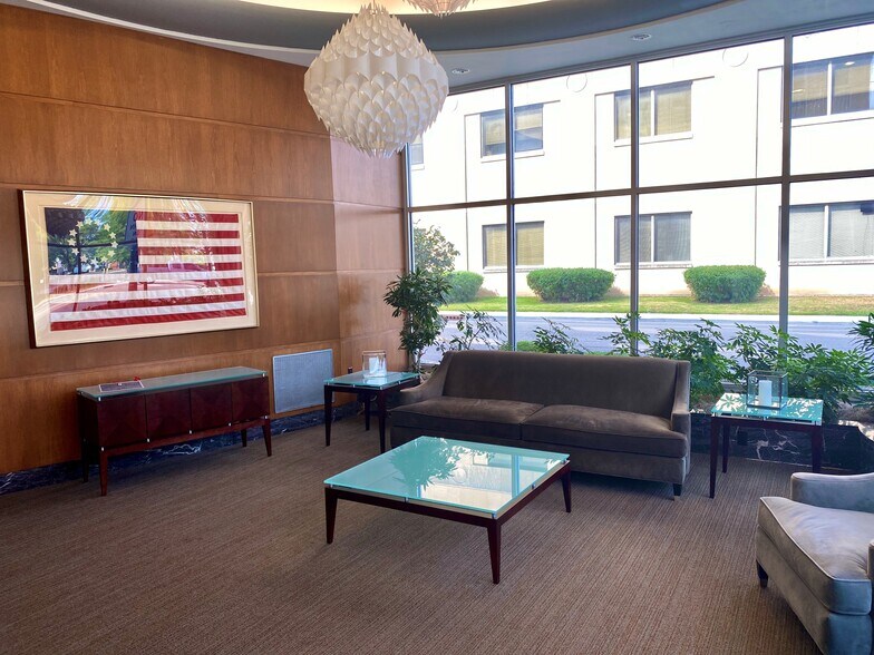 More Photos Of 1776 N Meridian St, Indianapolis Office For Lease