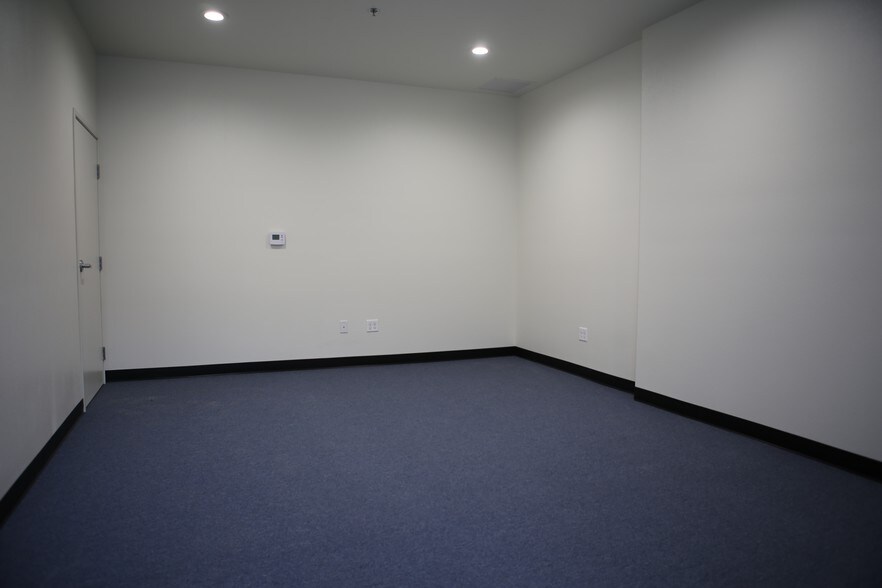 More Photos Of 1773 W San Bernardino Rd, West Covina Service For Lease