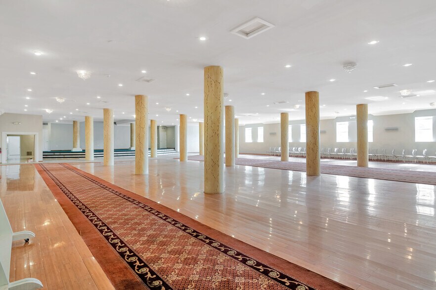 More Photos Of 2613 W Hunting Park Ave, Philadelphia Light Distribution For Lease