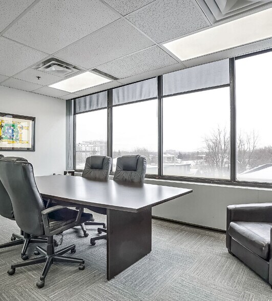 More Photos Of 400 Boul Curé-Labelle, Laval Loft Creative Space For Sale