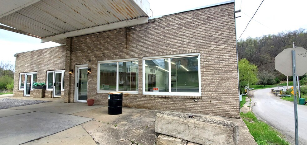 More Photos Of 163 Main St, Bruin Freestanding For Sale