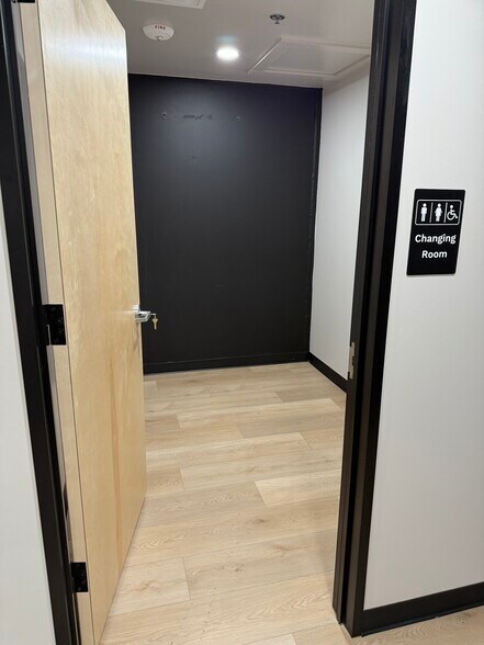 More Photos Of 18806 Noble Seven Ln, Sugar Land Storefront Retail Office For Lease