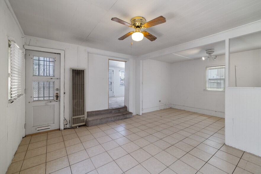 More Photos Of 11306 Burbank Blvd, North Hollywood Storefront Retail Residential For Lease