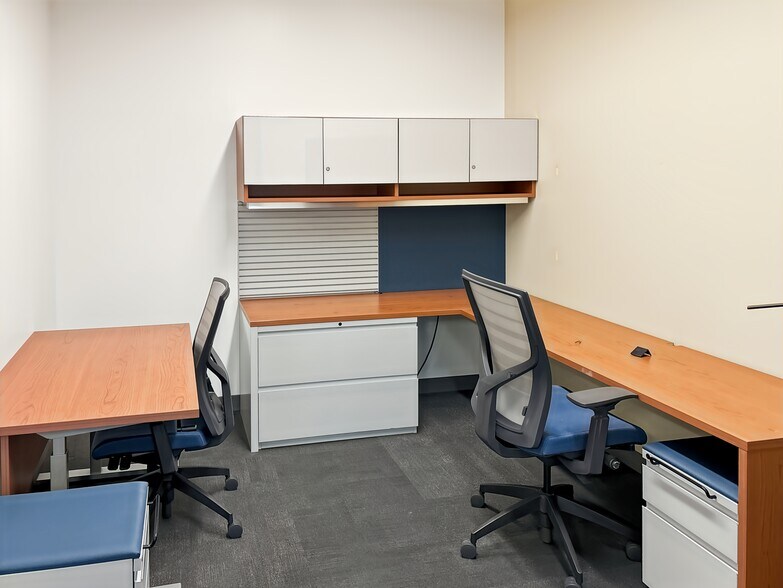 More Photos Of 9400 W Higgins Rd, Rosemont Coworking Space