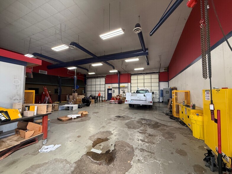 More Photos Of 10110 E 46th Pl, Tulsa Service For Lease