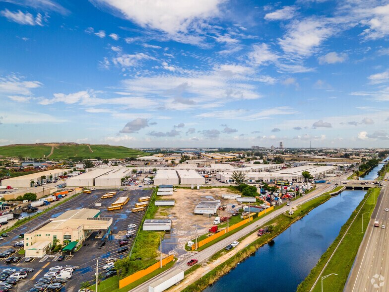 More Photos Of 9950 NW South River Dr, Medley Land For Lease