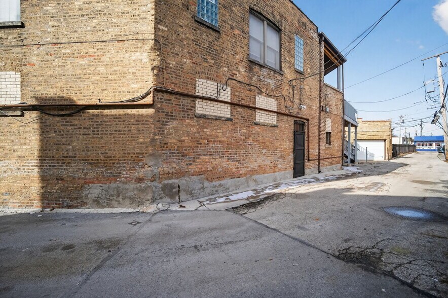 More Photos Of 4369 N Elston Ave, Chicago Specialty For Lease