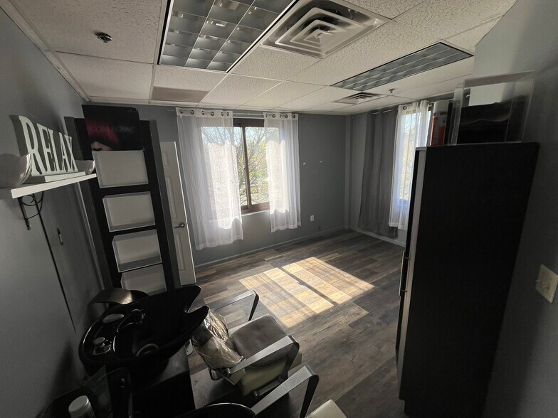 More Photos Of 14130 Noblewood Plz, Woodbridge Office For Lease