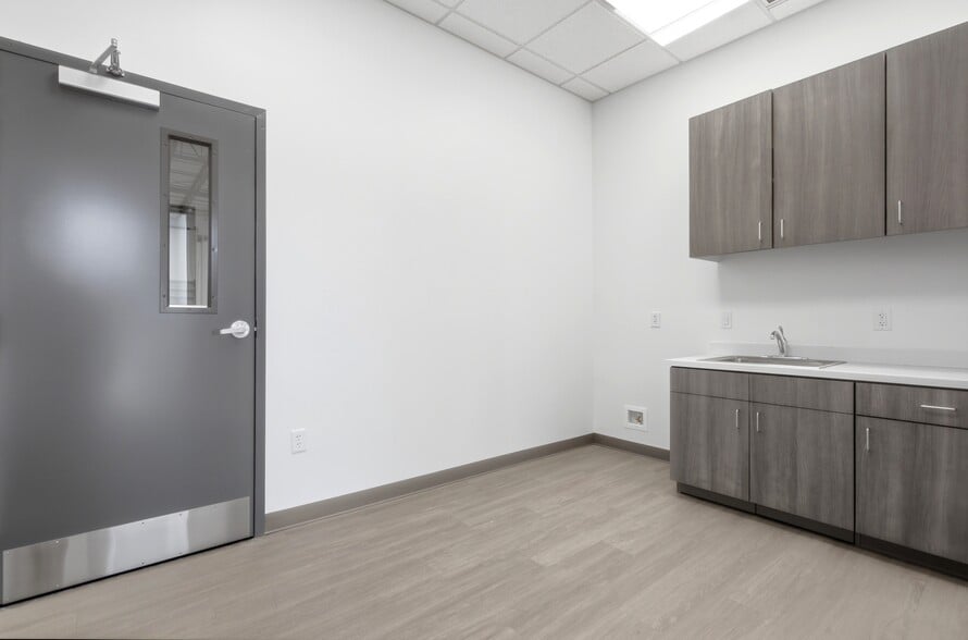 More Photos Of 2555 Ignition Dr, Jacksonville Warehouse For Lease