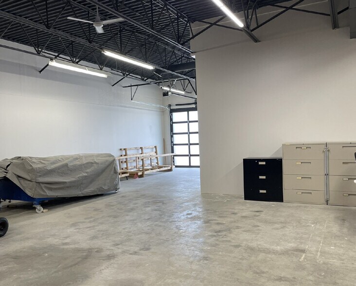 More Photos Of 976 Dugald Rd, Winnipeg Flex For Lease