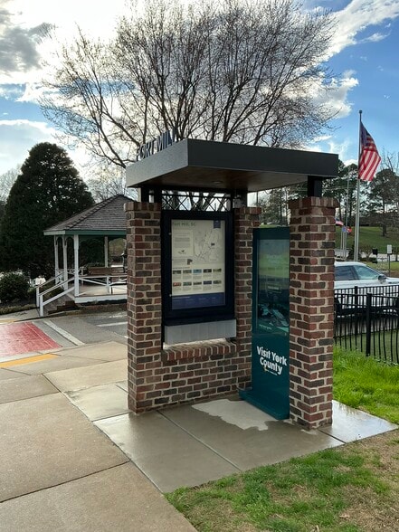 More Photos Of 124 Confederate St, Fort Mill Storefront For Sale