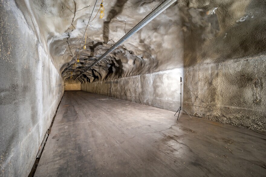 More Photos Of 94-990 Pakela St, Waipahu Self Storage For Lease