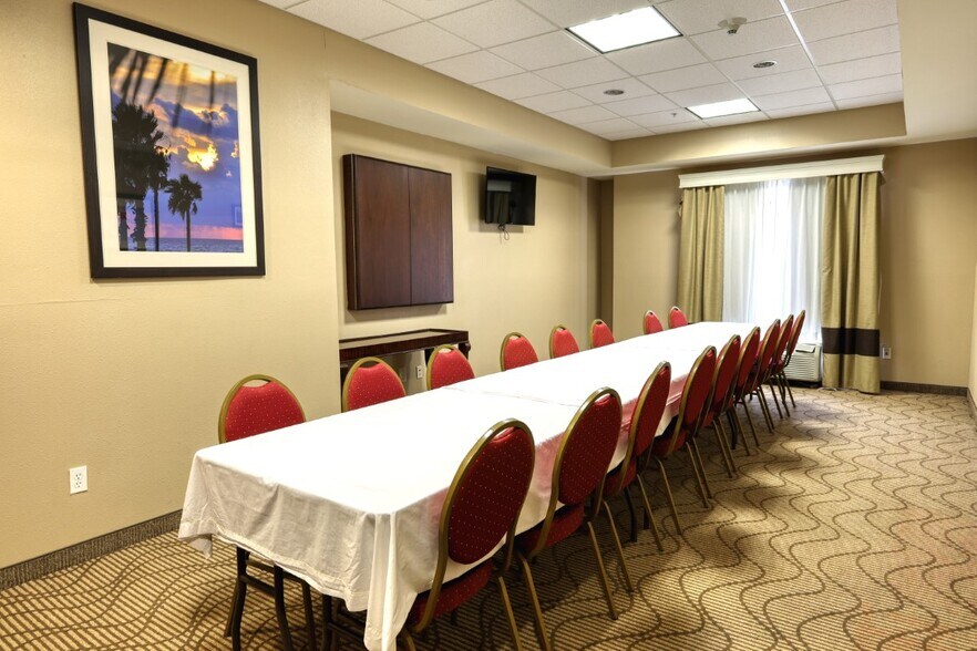 More Photos Of 7800 Memorial Blvd, Port Arthur Hotel For Sale