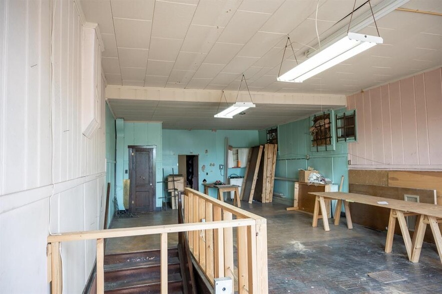 More Photos Of 102 W State St, Mauston Office For Sale