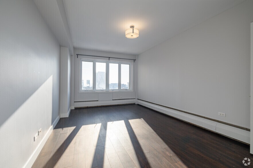 More Photos Of 1400 Av Des Pins O, Montréal Apartments For Sale