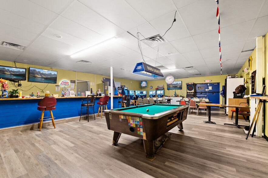 More Photos Of 2541 W Southcross Blvd, San Antonio General Retail For Lease