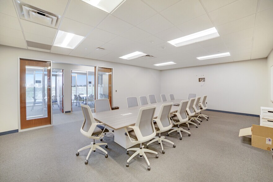 More Photos Of 11511 Luna Rd, Dallas Office For Lease