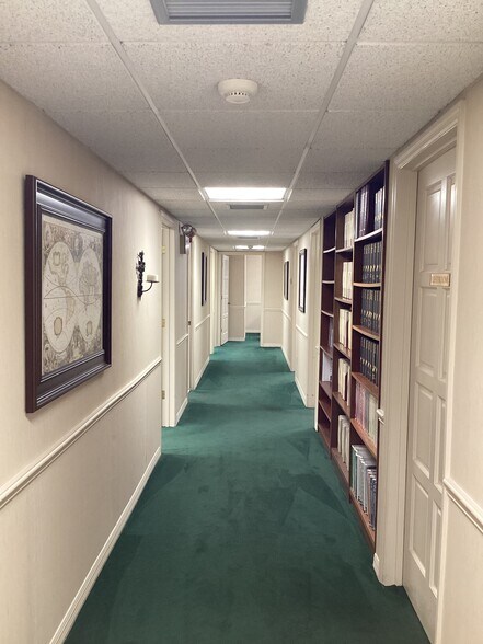 More Photos Of 1001 N Washington Blvd, Sarasota Office For Lease