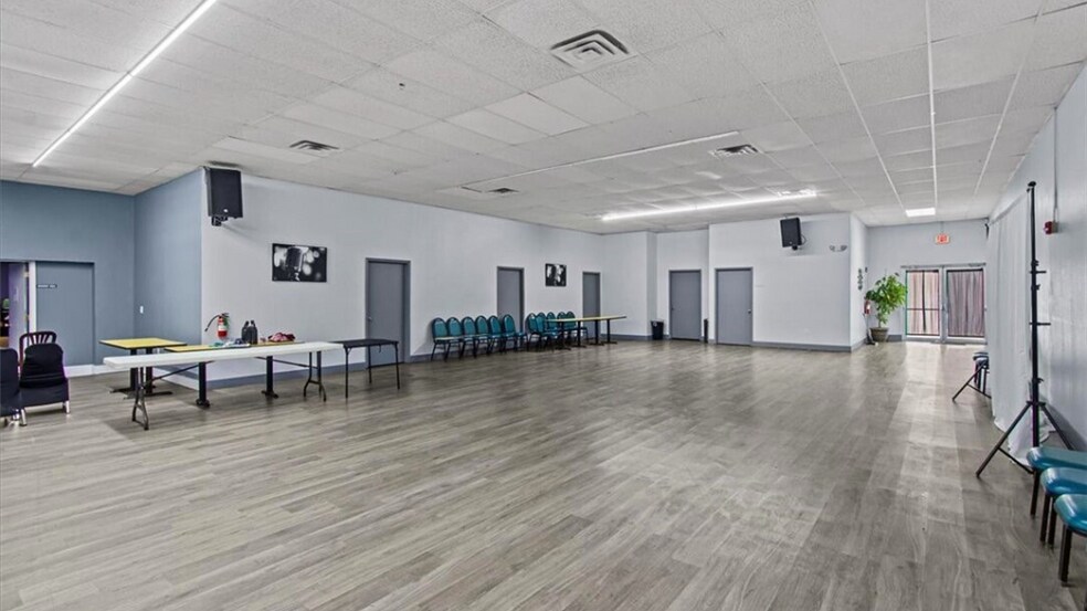 More Photos Of 420 E Ave C, Killeen Freestanding For Lease