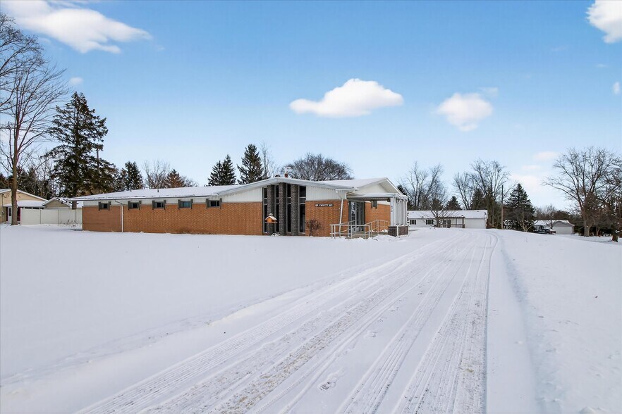 More Photos Of 820 N Pine River St, Ithaca Healthcare For Sale