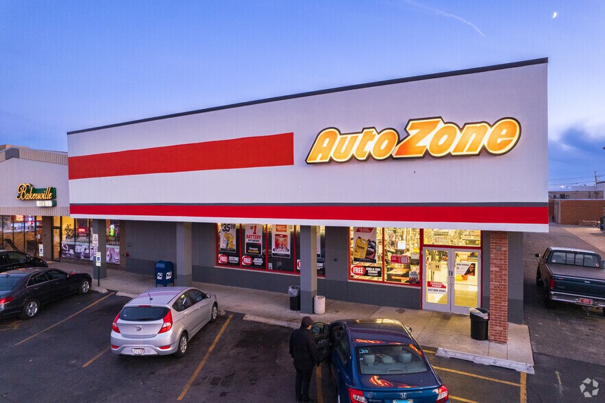 More Photos Of 8351-8375 W Golf Rd, Niles General Retail For Lease