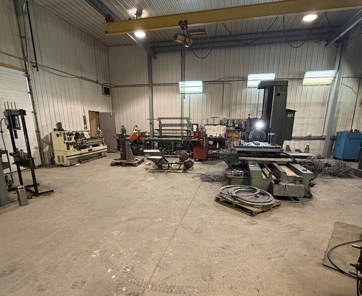 More Photos Of 383 Gunn Rd, Winnipeg Industrial For Sale
