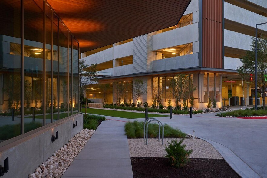 More Photos Of 4301 Bull Creek Rd, Austin Office For Lease