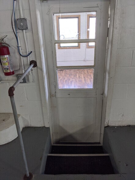 More Photos Of 250 S Kinzie Ave, Bradley Flex For Sale