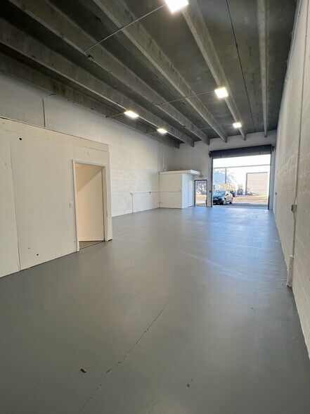 More Photos Of 895 NE Dixie Hwy, Jensen Beach Unknown For Lease