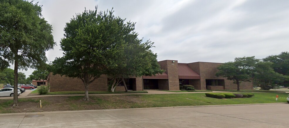 More Photos Of 817 Greenview Dr, Grand Prairie Showroom For Lease