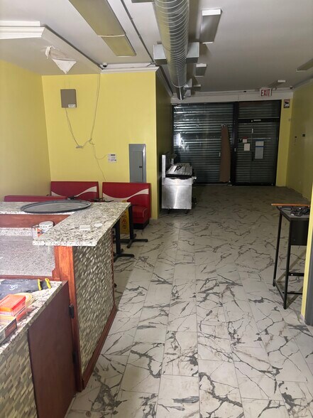 More Photos Of 192 Bay St, Staten Island Storefront Retail Residential For Lease