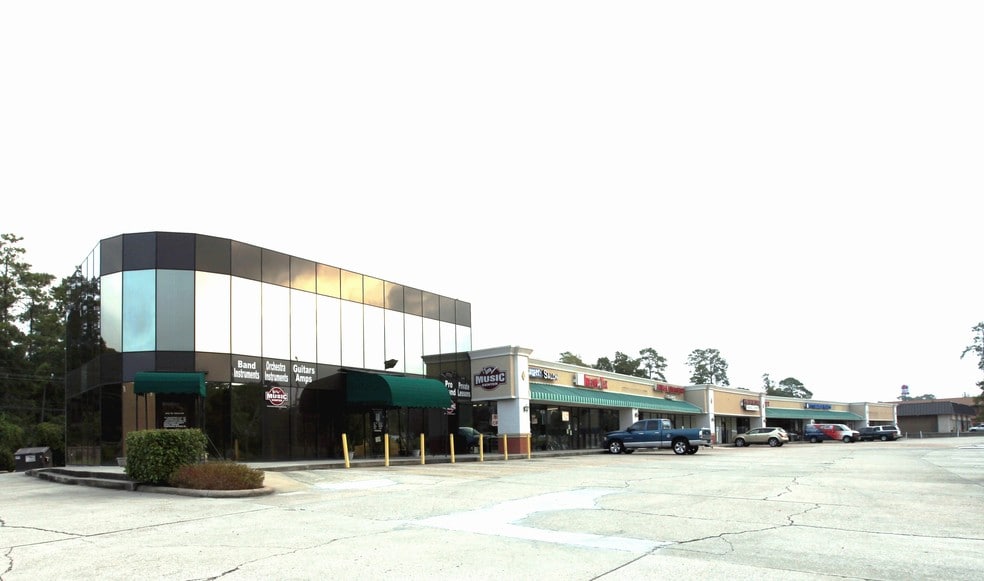 More Photos Of 902-932 W Dallas St, Conroe Freestanding For Lease
